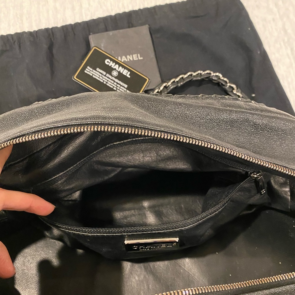 authentic CHANEL Luxe Ligne Bowler Bag - Picture 4 of 12